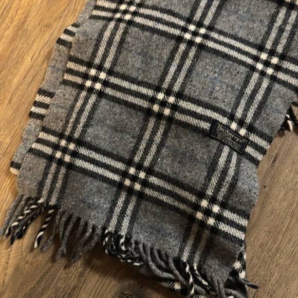 Burberry scarf - Picture 4 of 5